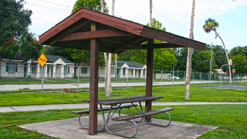 Single table pavilion