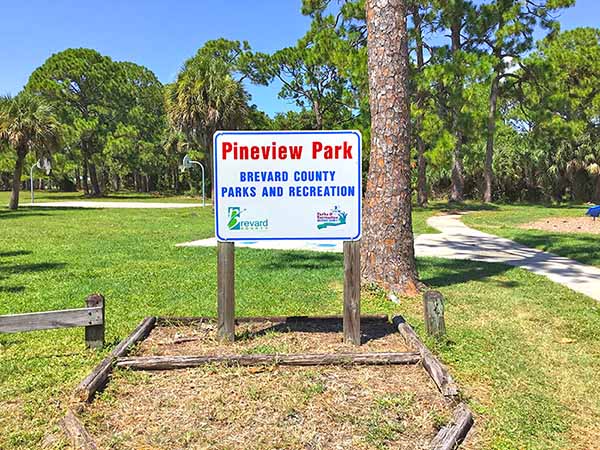 Pineview Park Sign