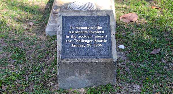 Marker - In memory of the Astronauts involved aboard the Challengeer Shuttle January 28, 1986